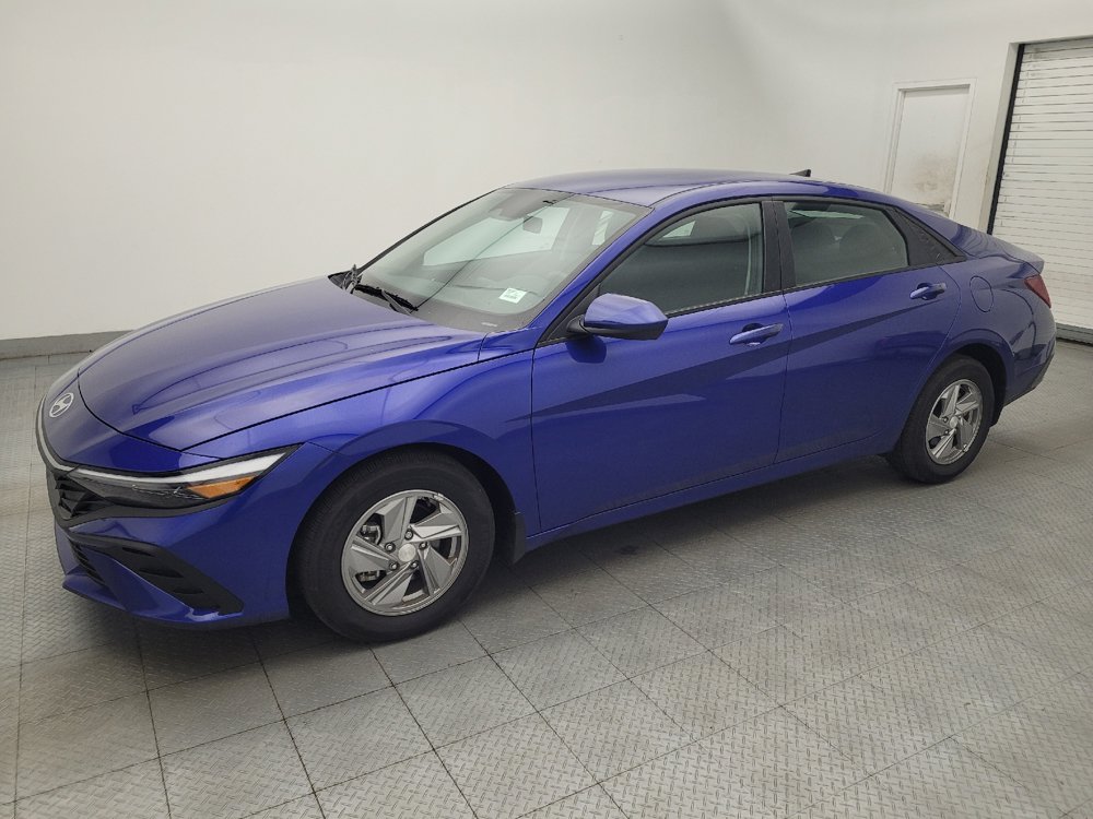 Used 2025 Hyundai Elantra SE FWD image 2
