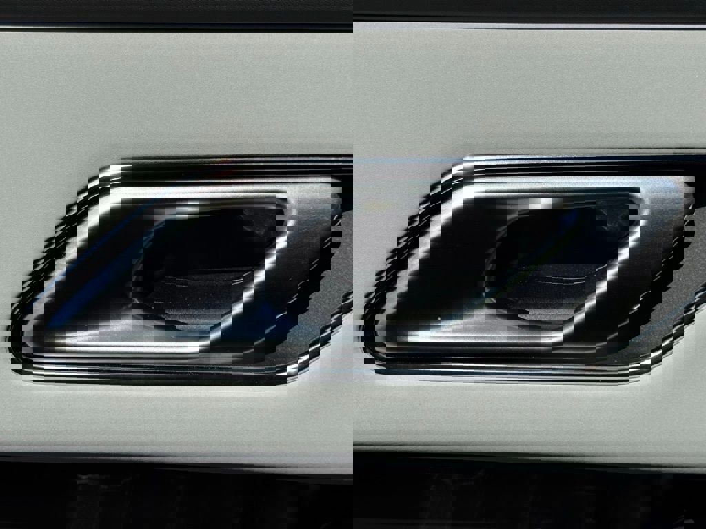 Used 2026 Land Rover Range Rover Velar Dynamic SE image 17