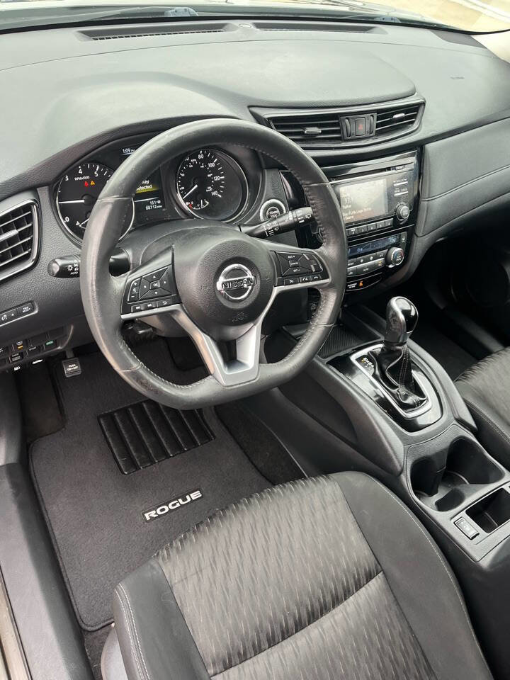 Used 2017 Nissan Rogue SV image 22