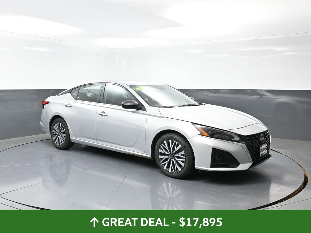 Used 2024 Nissan Altima 2.5 SV image 5