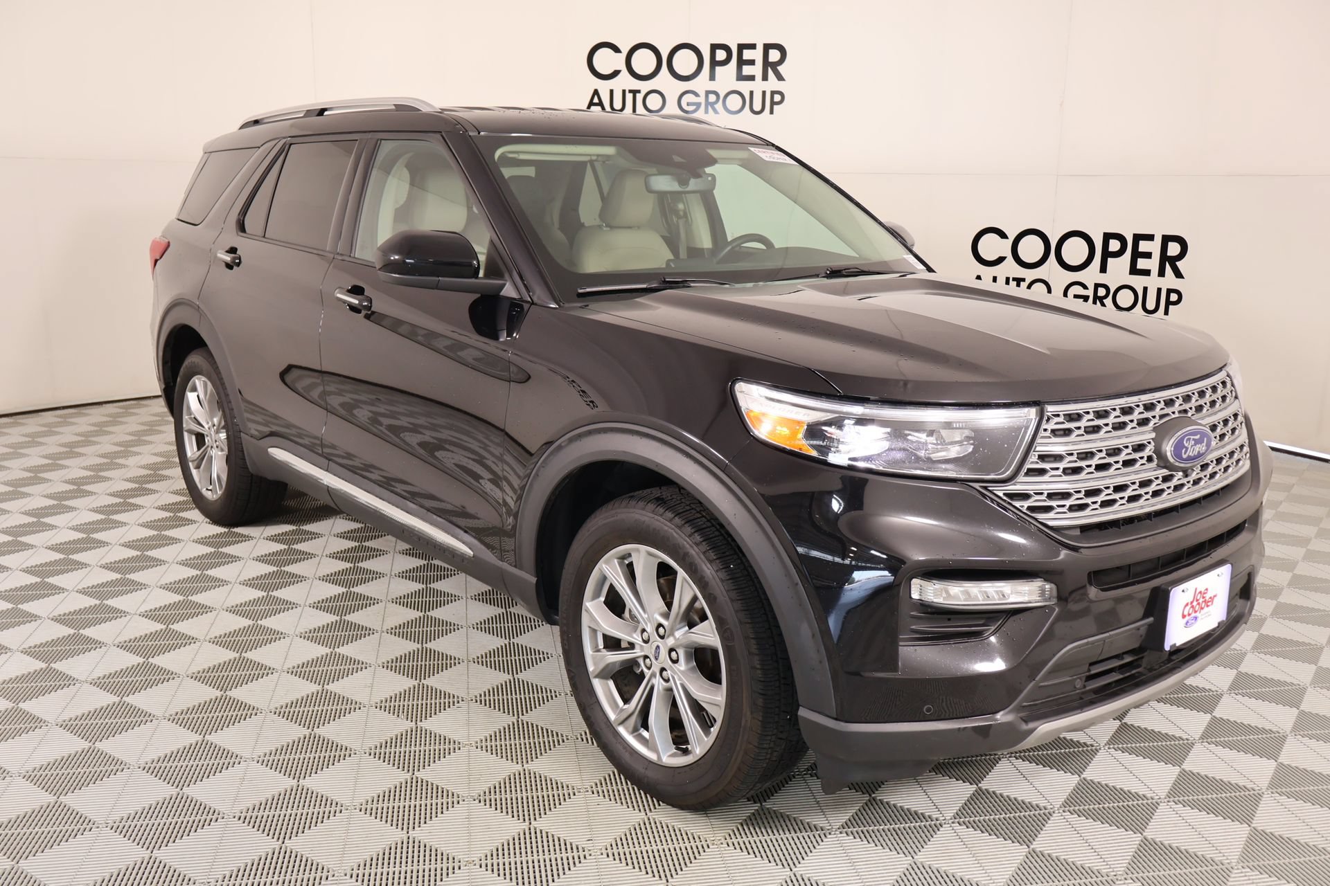 Used 2023 Ford Explorer Limited AWD/4WD image 1