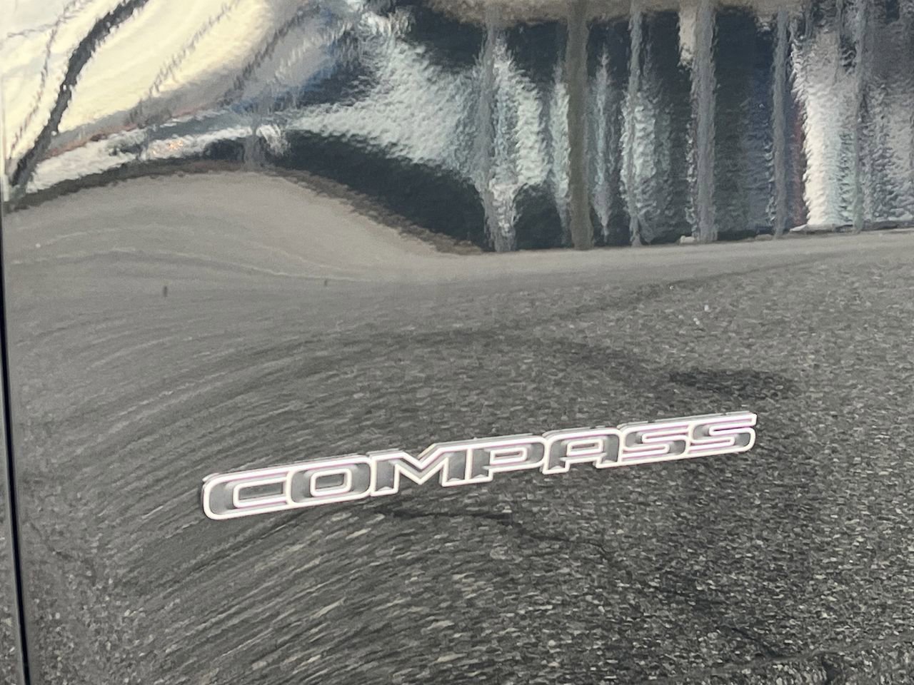 Used 2024 Jeep Compass Latitude image 32