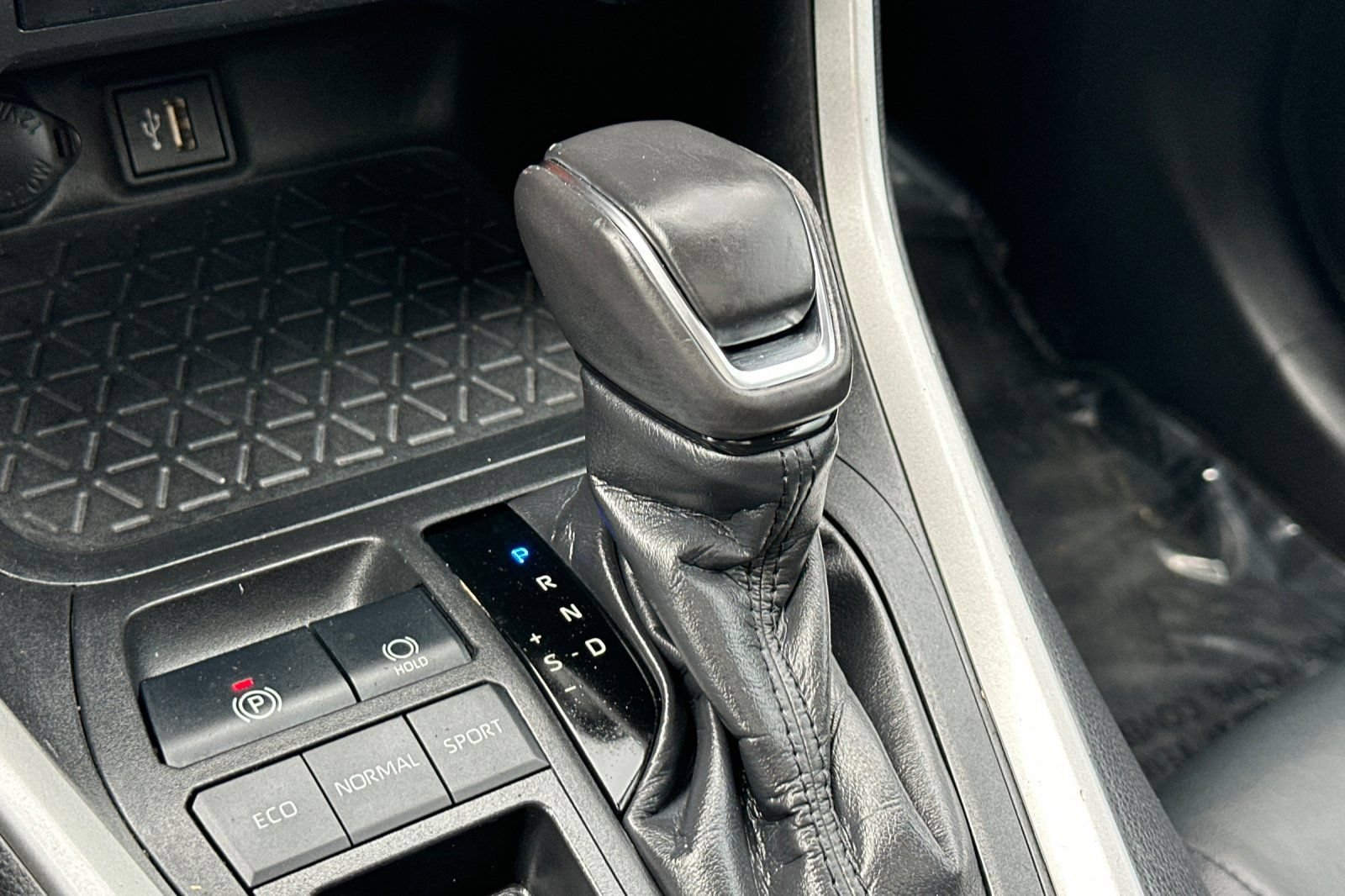 Used 2024 Toyota RAV4 XLE Premium FWD image 22