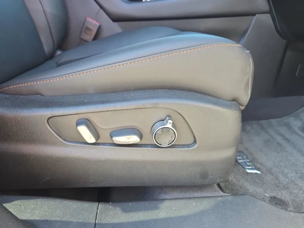 Used 2020 Cadillac XT4 Sport w/ Cold Weather Package AWD/4WD image 43