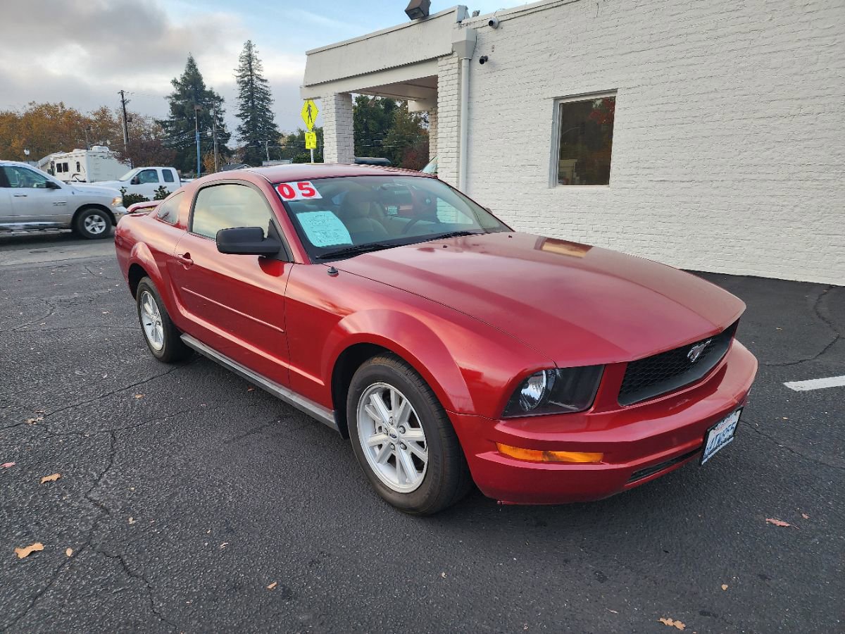 Used 2005 Ford Mustang Deluxe image 7