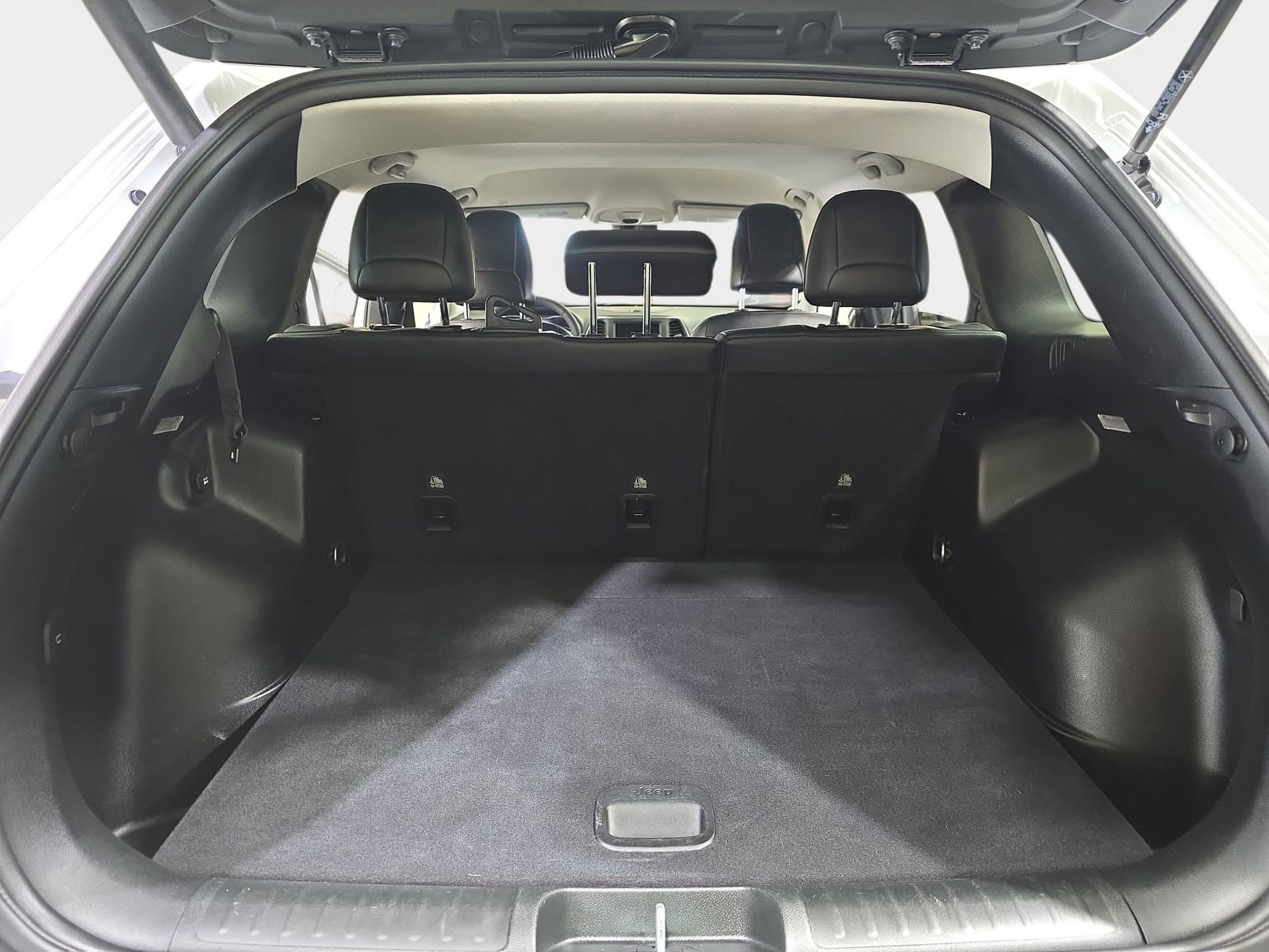 Used 2023 Jeep Cherokee Altitude Lux image 14