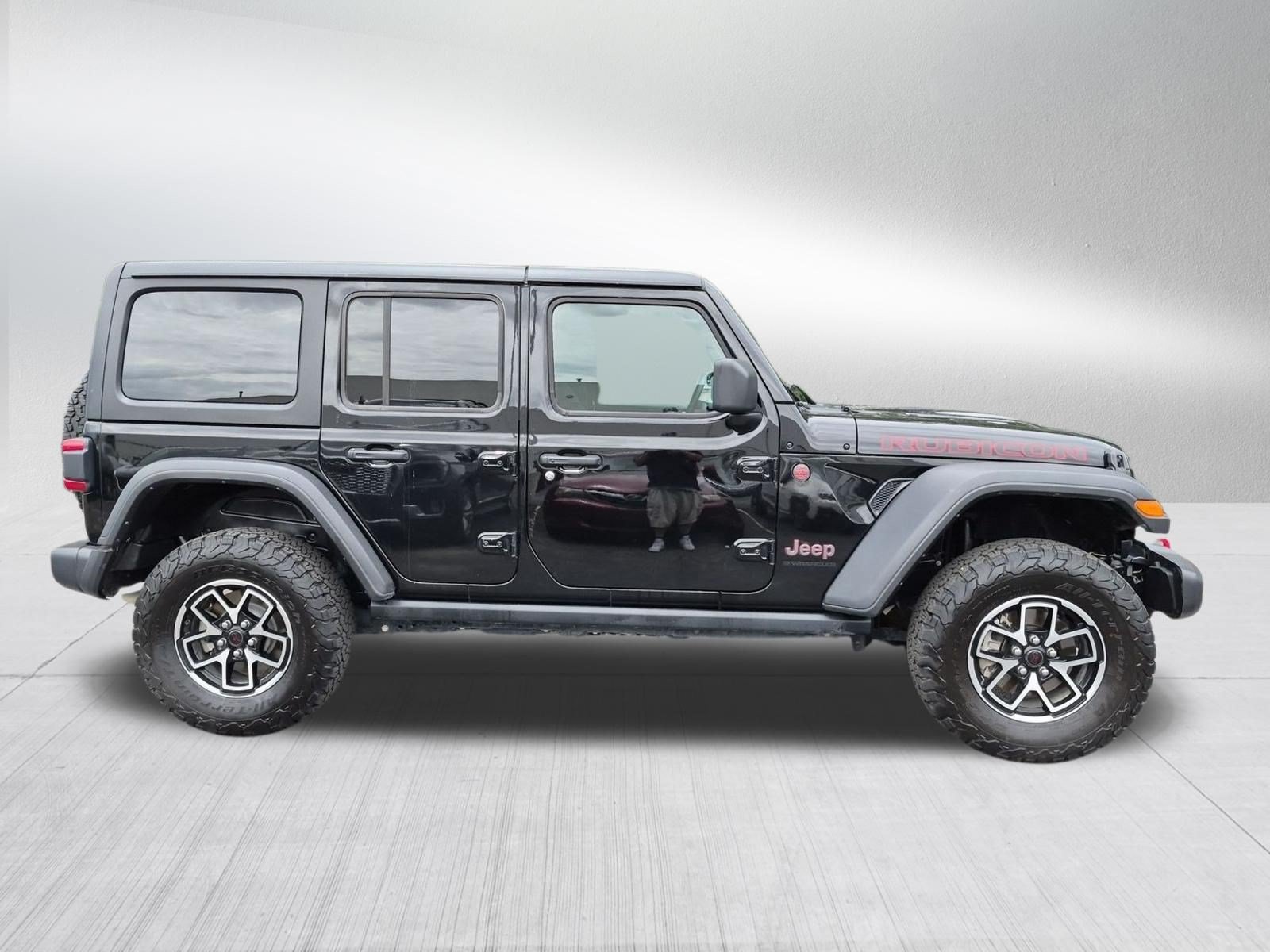 Used 2024 Jeep Wrangler Unlimited Rubicon w/ Convenience Group AWD/4WD image 6
