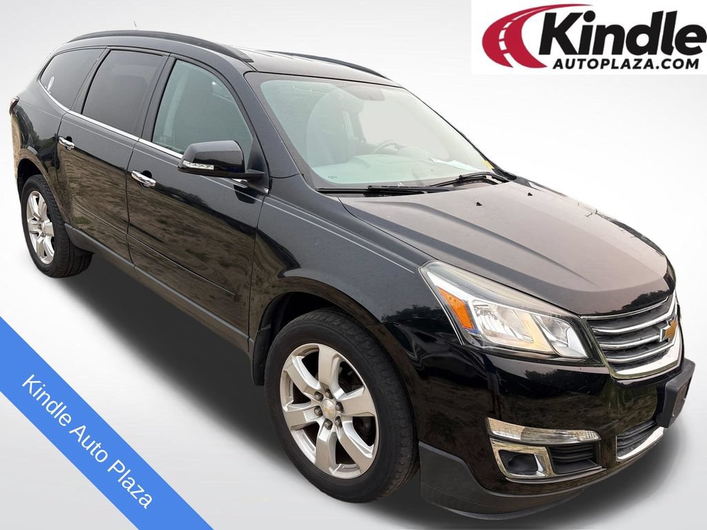 Used 2017 Chevrolet Traverse LT w/ Style and Technology Package FWD image 1