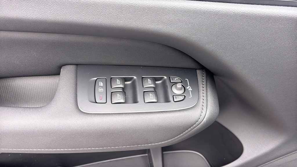 New 2027 Volvo XC60 B5 Plus AWD/4WD image 13