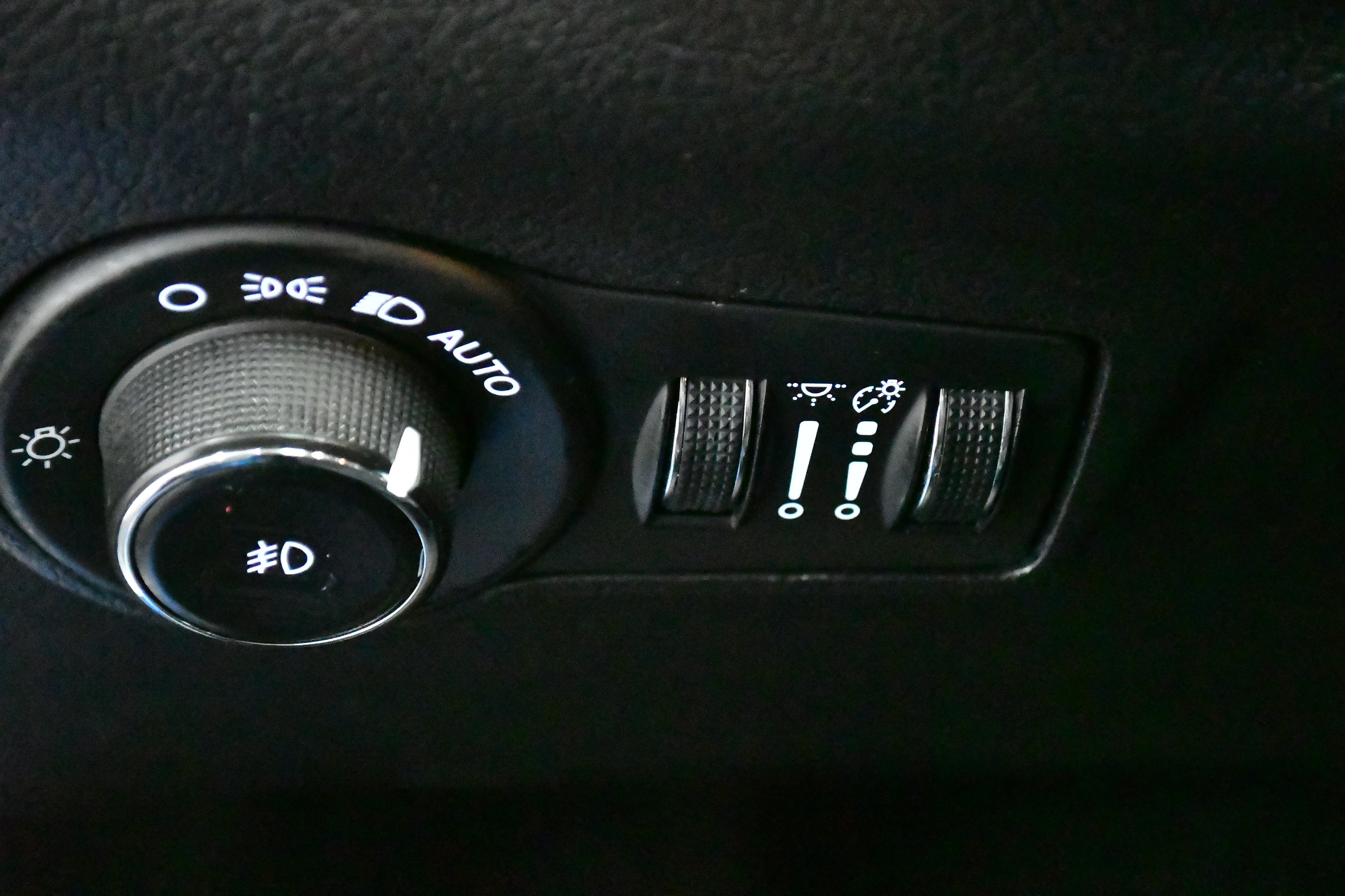 Used 2025 Jeep Compass Trailhawk image 14