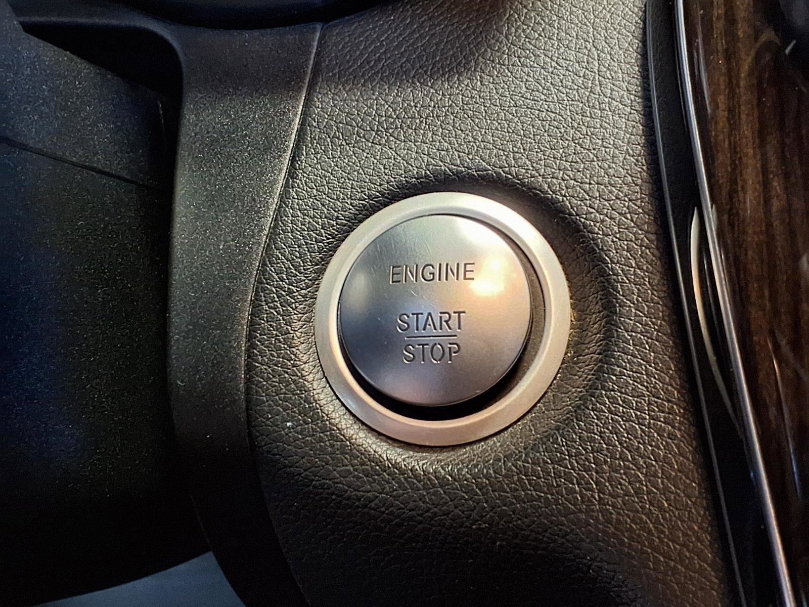 Used 2015 Mercedes-Benz C 300 4MATIC Sedan image 20