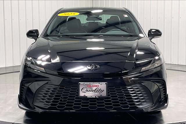 Used 2025 Toyota Camry SE FWD image 2