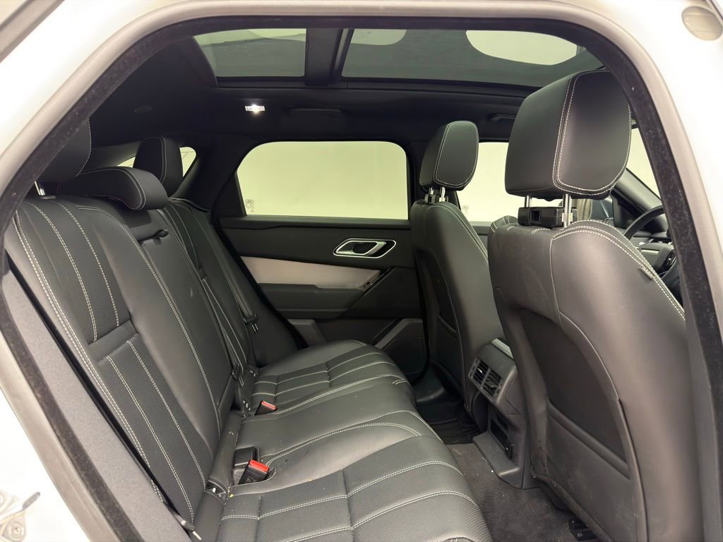 Used 2023 Land Rover Range Rover Velar R-Dynamic S image 5