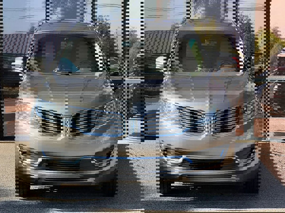 Used 2016 Lincoln MKX Select w/ Select Plus Package FWD image 18