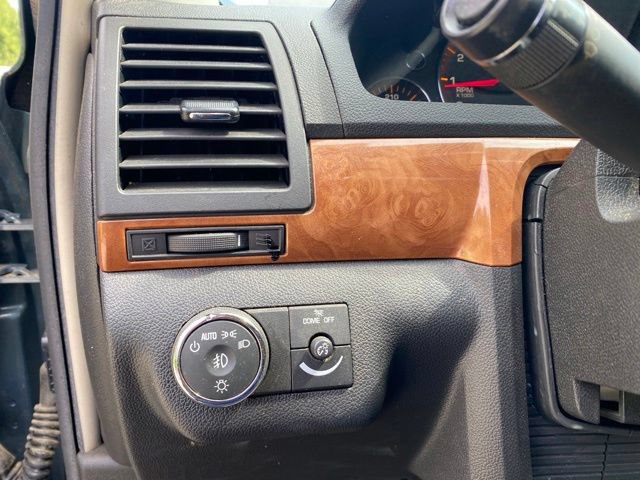 Used 2009 Saturn Outlook XR w/ Convenience Package FWD image 25
