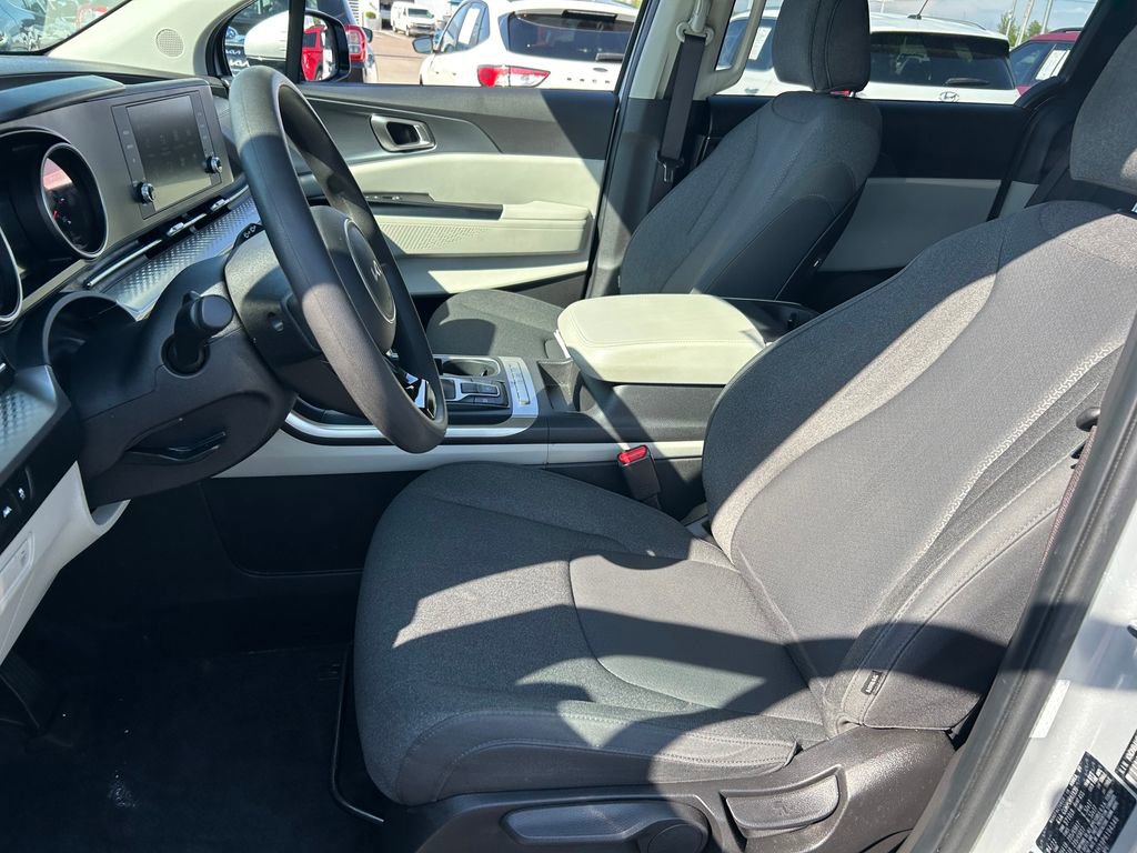 Used 2023 Kia Carnival LX FWD image 21