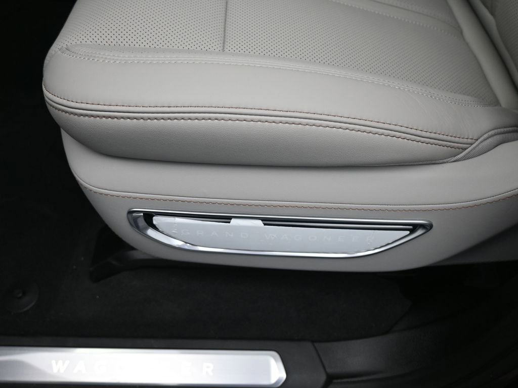 Used 2024 Jeep Grand Wagoneer L 4WD image 16