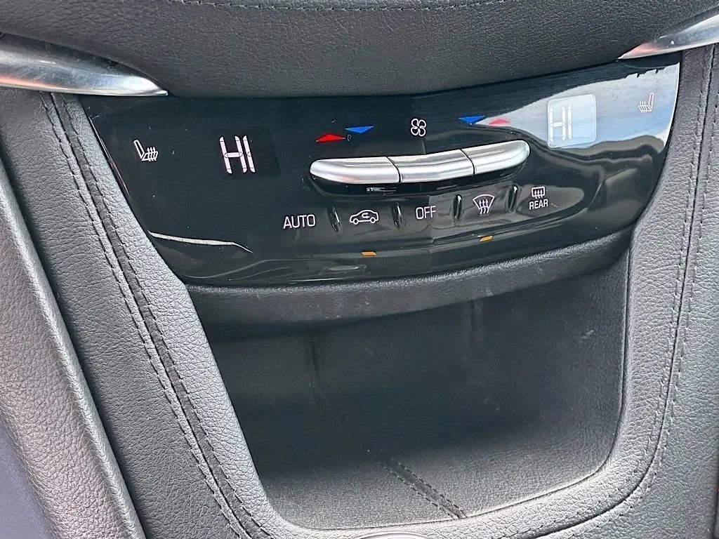 Used 2022 Cadillac XT6 Luxury image 28