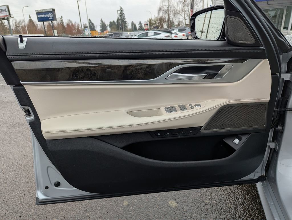 Used 2019 BMW 740i w/ Executive Package RWD image 10