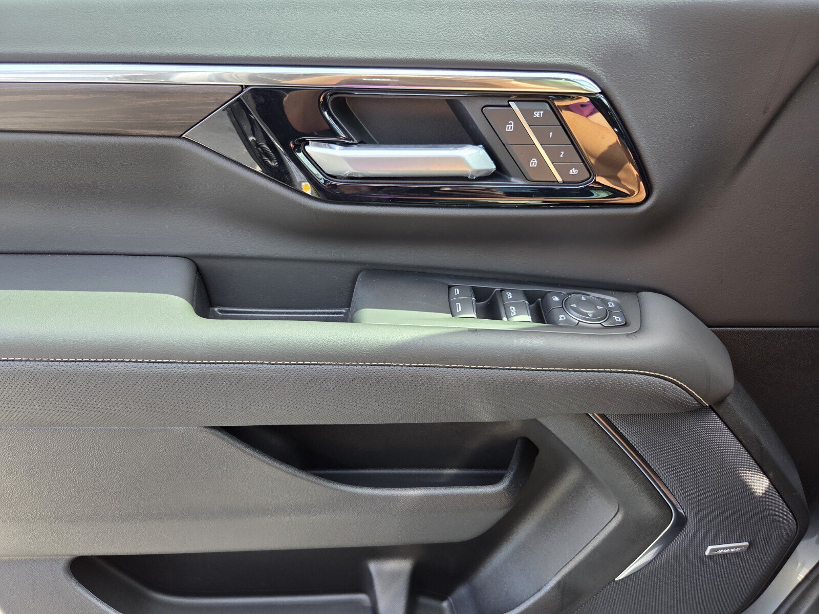 New 2026 Chevrolet Tahoe Premier w/ Sun And Tow Package AWD/4WD image 13