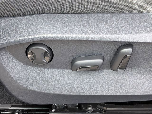 New 2026 Volkswagen Taos SE image 27