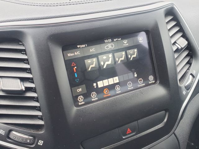 Used 2019 Jeep Cherokee Latitude w/ Popular Appearance Group image 27