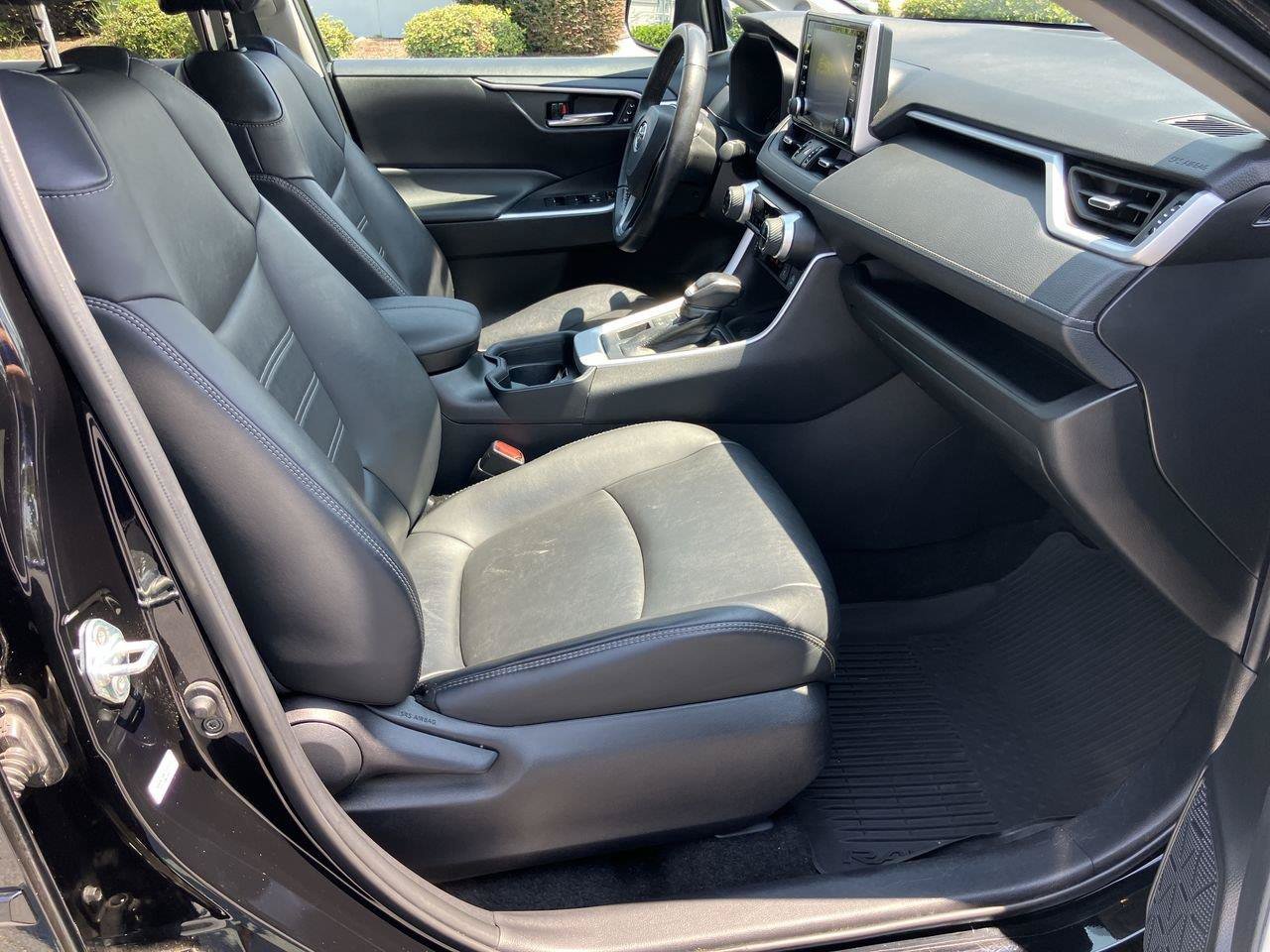 Certified 2021 Toyota RAV4 XLE Premium AWD/4WD image 33