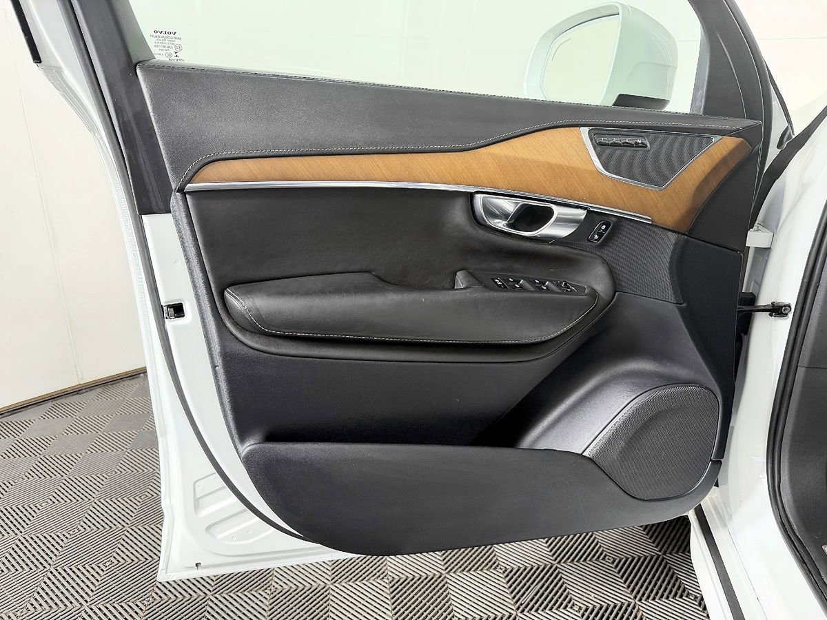 Used 2017 Volvo XC90 T6 Inscription w/ Vision Package image 26