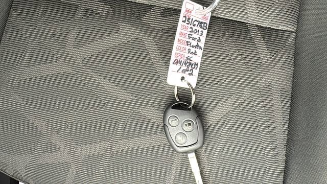 Used 2013 Ford Fiesta SE w/ Moon & Mood Pkg image 26