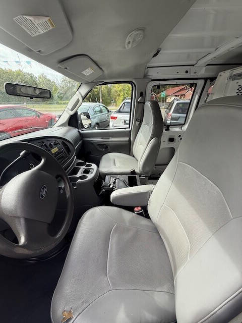 Used 2006 Ford E-350 and Econoline 350 Super Duty image 6