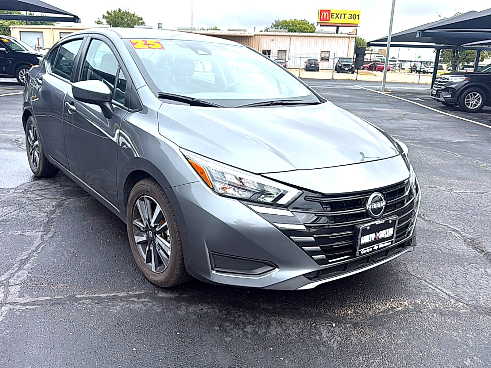 Used 2025 Nissan Versa SV FWD image 2