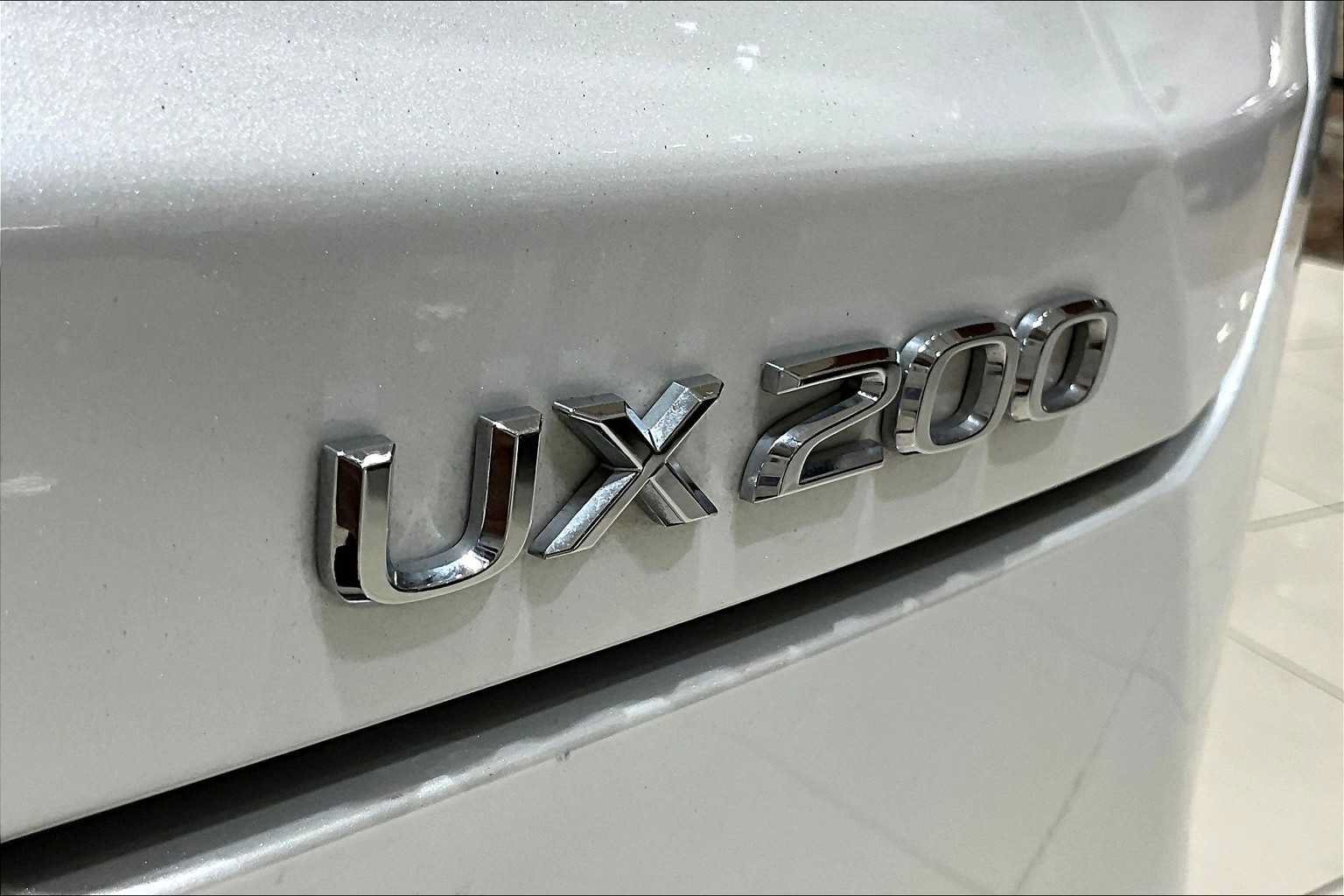 Used 2022 Lexus UX 200 w/ Accessory Package (Z1) FWD image 9