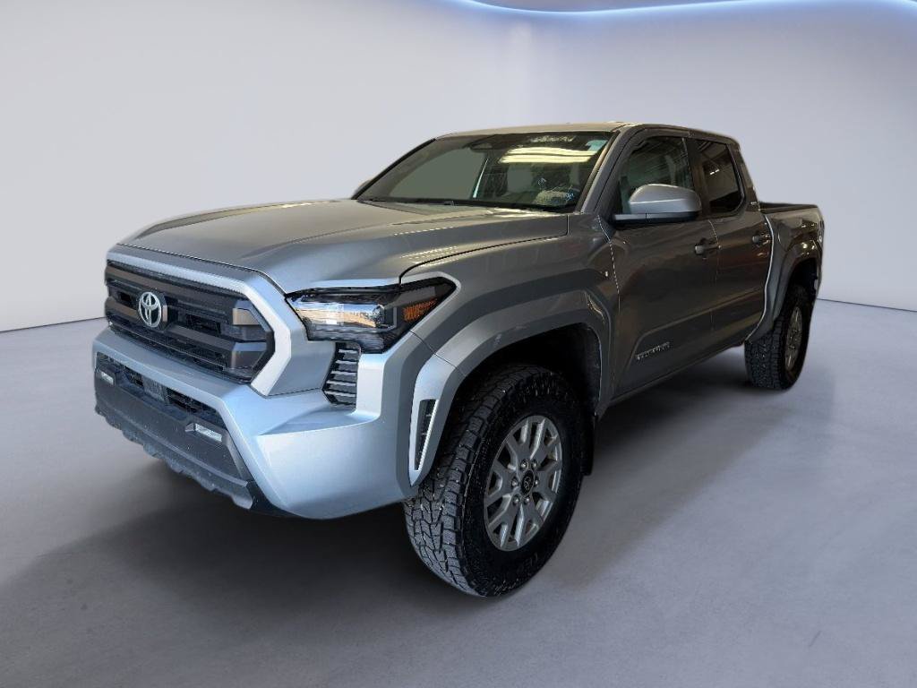 Used 2024 Toyota Tacoma SR5 AWD/4WD image 2
