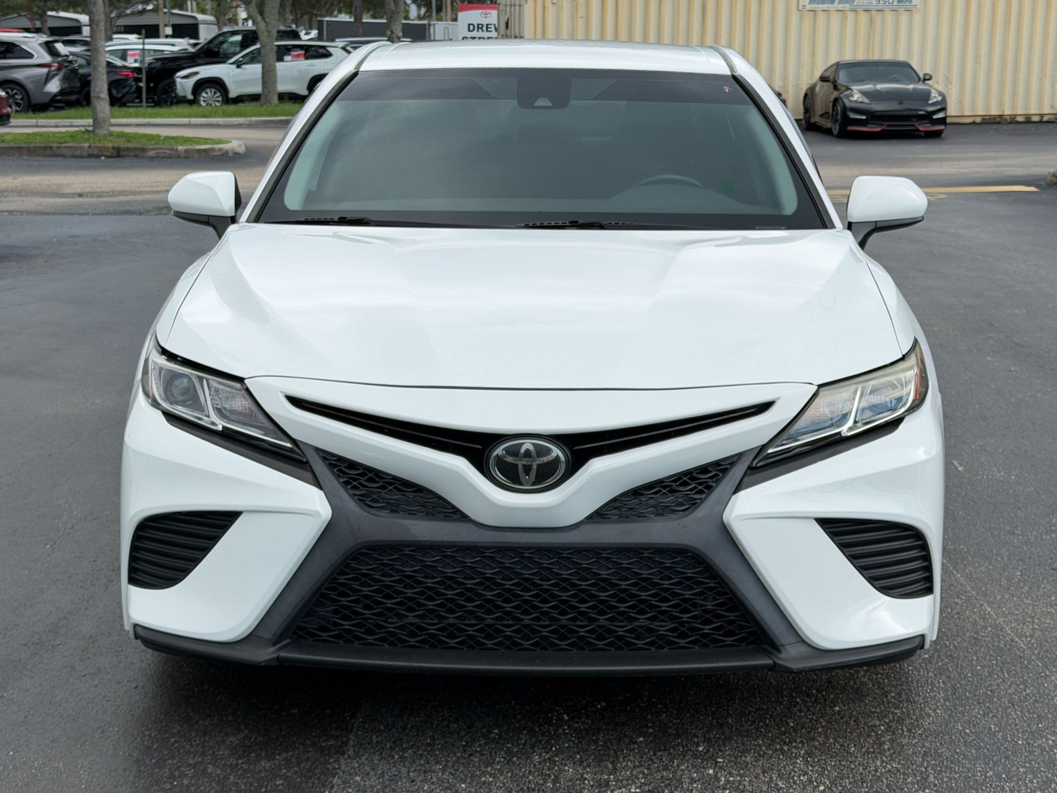 Used 2019 Toyota Camry SE FWD image 6