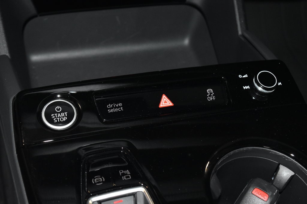 Used 2025 Audi Q6 e-tron Premium Plus AWD/4WD image 14