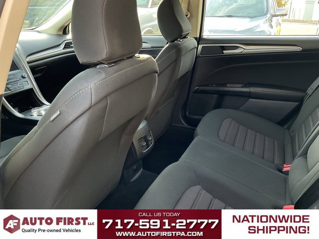 Used 2020 Ford Fusion SE FWD image 11
