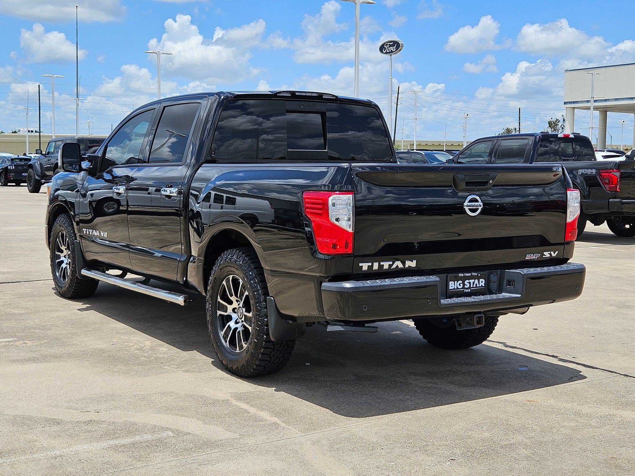 Used 2020 Nissan Titan SV w/ SV Convenience Package RWD image 6
