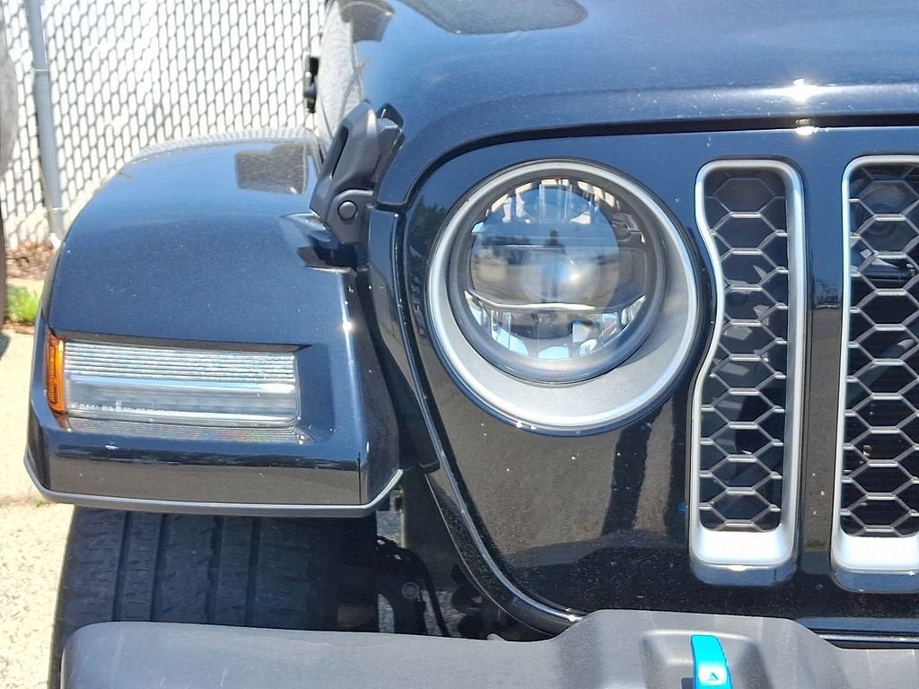 Used 2023 Jeep Wrangler Unlimited Sahara w/ Cold Weather Group AWD/4WD image 7