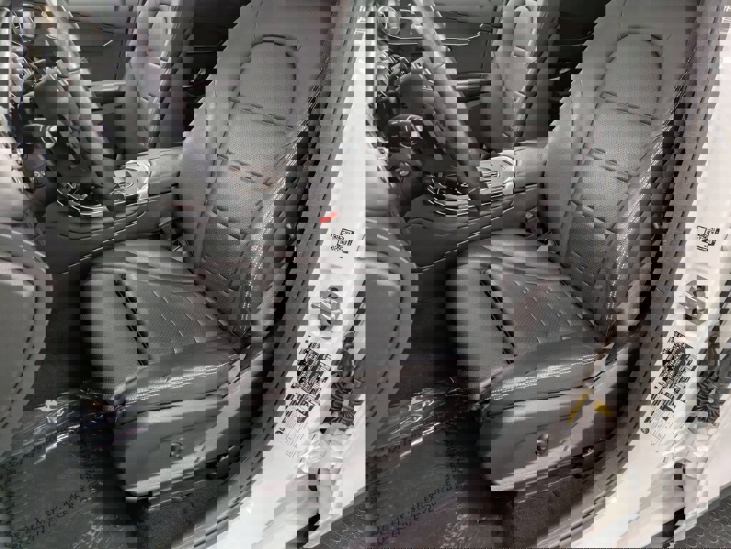 Used 2021 Mercedes-Benz GLC 300 4MATIC image 10