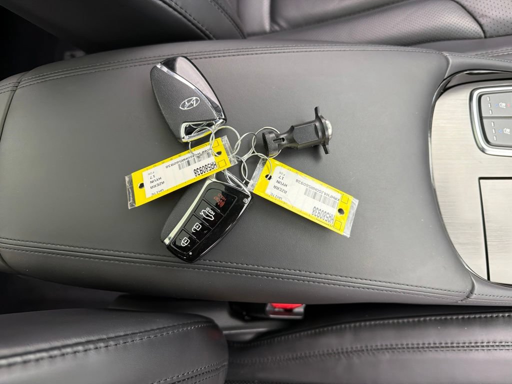Used 2017 Hyundai Azera Limited FWD image 35