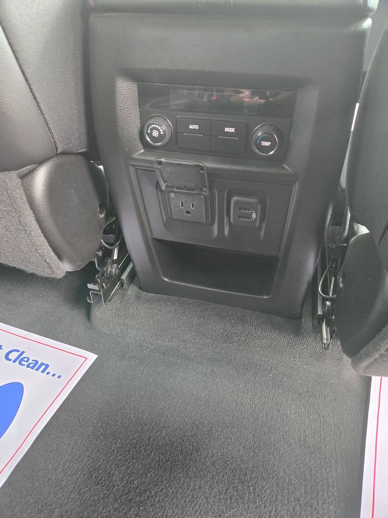 Used 2023 Chevrolet Traverse RS image 16