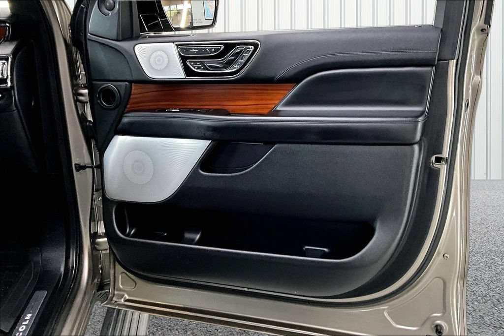 Used 2019 Lincoln Navigator Reserve AWD/4WD image 31