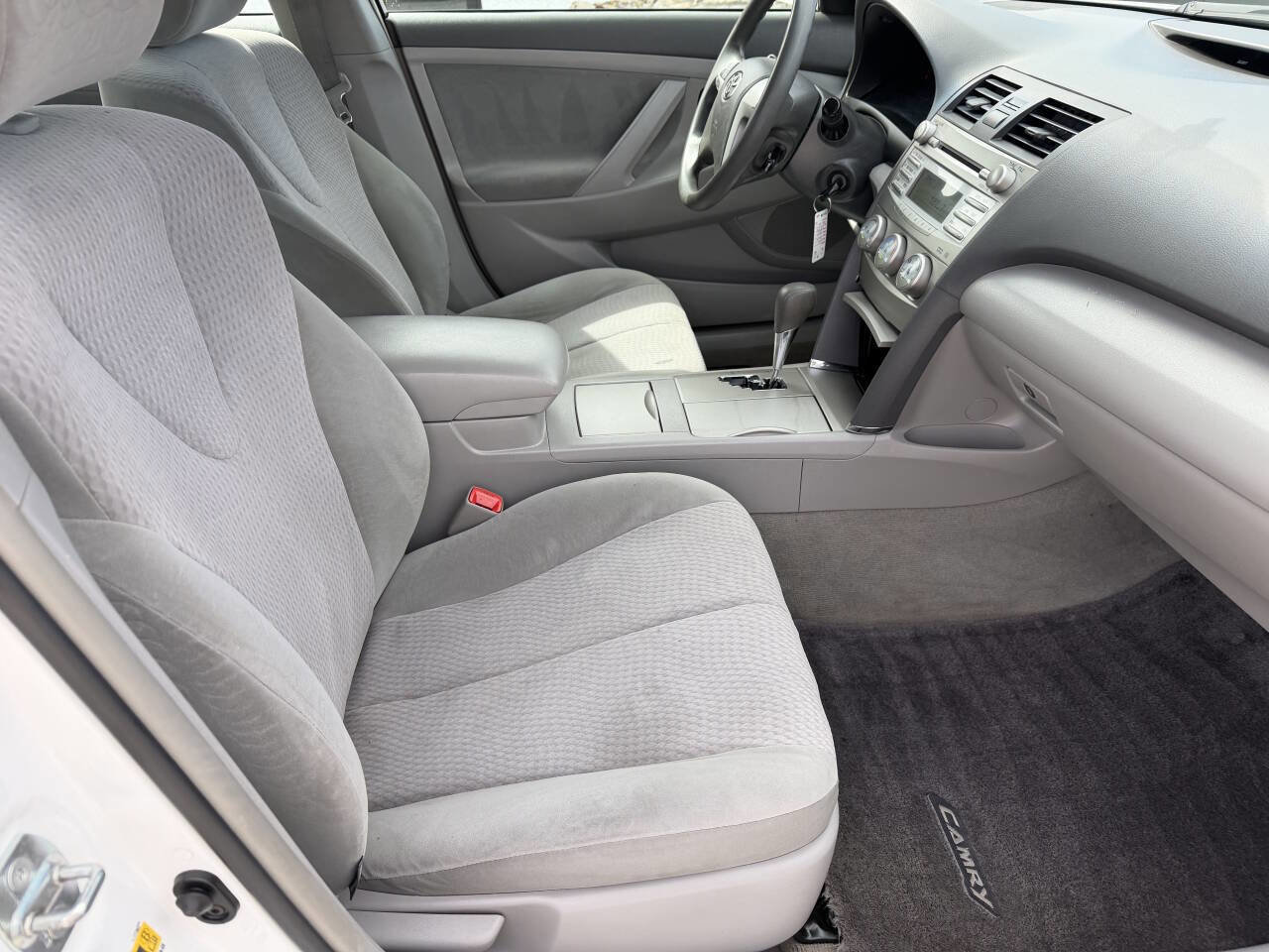 Used 2010 Toyota Camry LE image 21