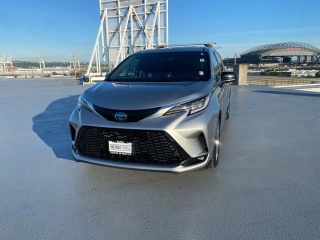 Used 2022 Toyota Sienna XSE w/ XSE Plus Package AWD/4WD image 4