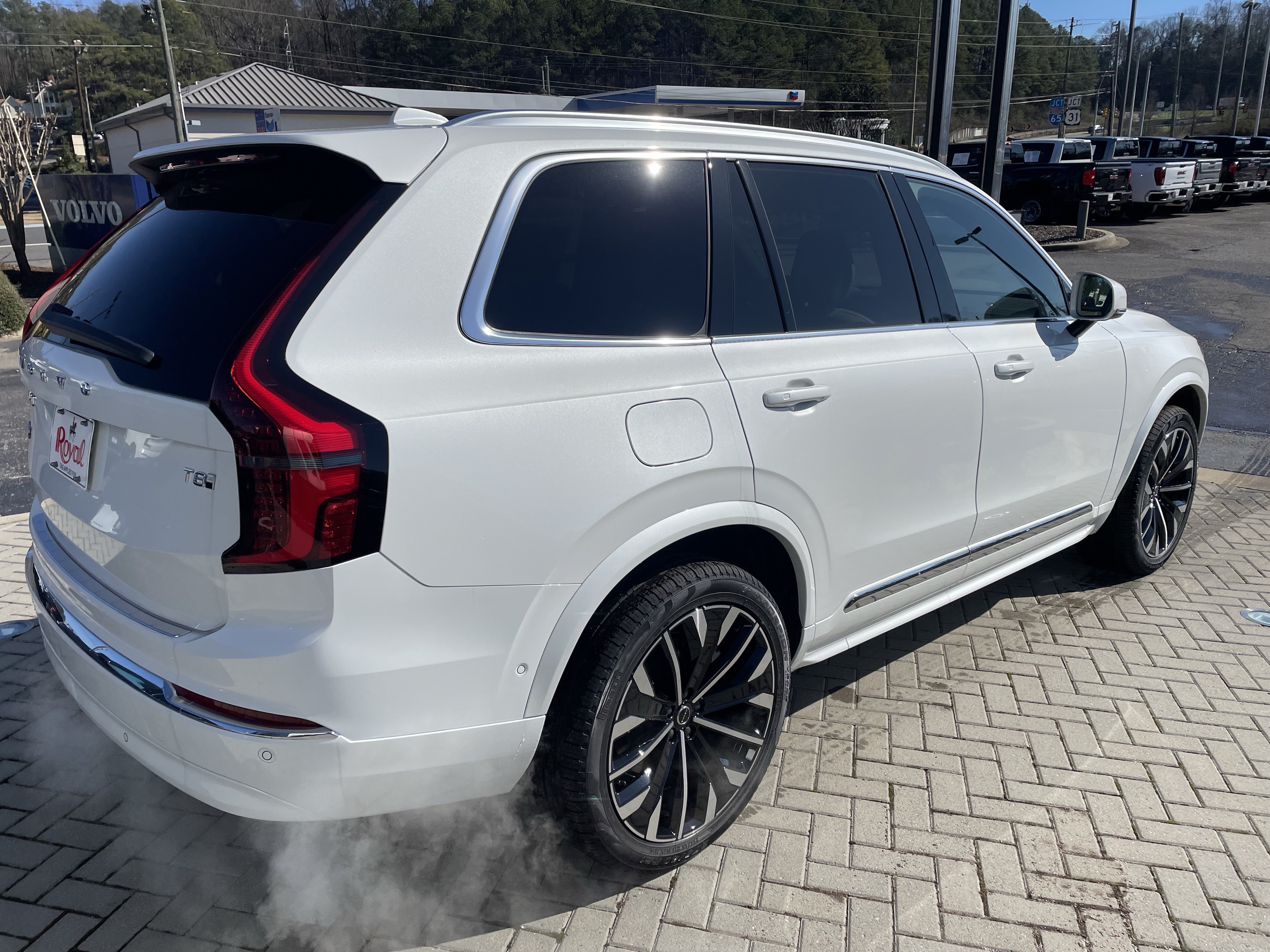 New 2026 Volvo XC90 T8 Plus w/ Protection Package Premier AWD/4WD image 4