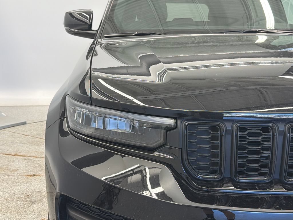 Certified 2024 Jeep Grand Cherokee Altitude AWD/4WD image 4