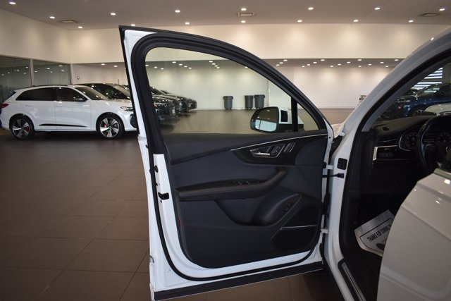 Used 2023 Audi Q7 3.0T Premium Plus AWD/4WD image 9