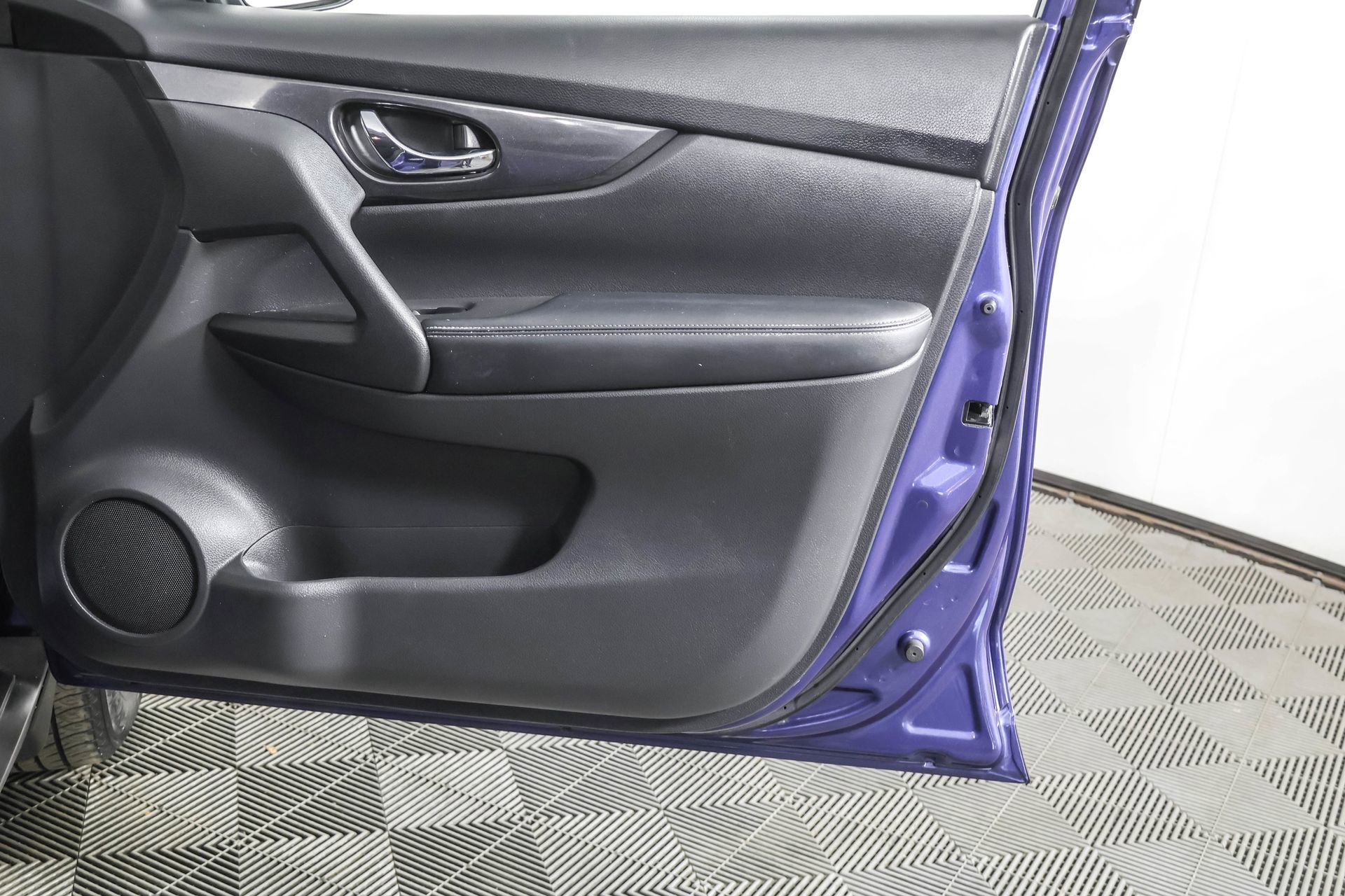 Used 2019 Nissan Rogue SV image 47