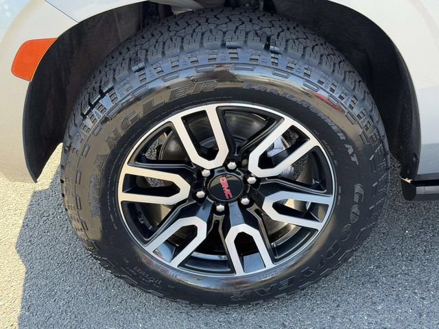 Used 2023 GMC Yukon AT4 w/ AT4 Premium Plus Package AWD/4WD image 5