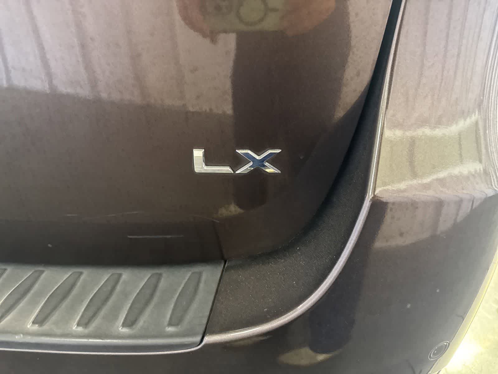 Used 2017 Kia Sedona LX w/ LX Essentials Premium Package FWD image 10